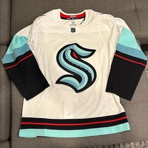 *New* Seattle Kraken Adidas Prime Green NHL Away Jersey Size 52 / Men’s Large